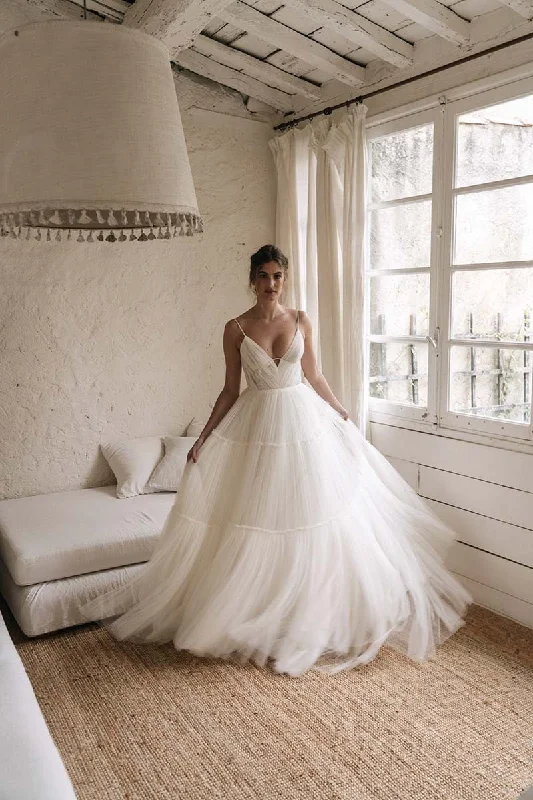 Simple A-line Wedding Dresses, Popular Bridal Gowns, V-neck Tulle Bridal Wedding Dresses