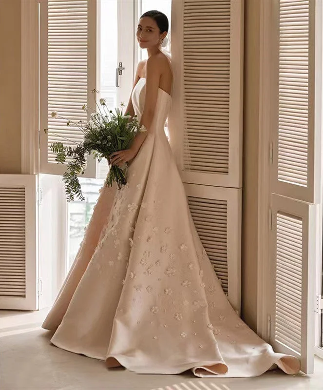 Strapless A-line Satin Wedding Dresses, Elegant Appliques 2022 Bridal Gowns, Newest Wedding Gowns