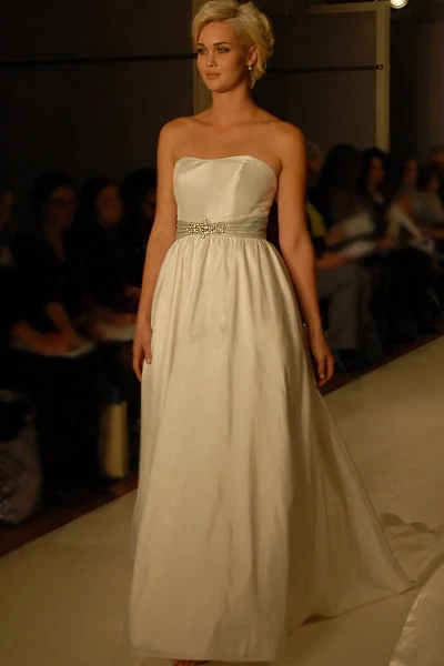 Your Favorite Items on Sale Now!Alfred Angelo white/lettuce style 2085