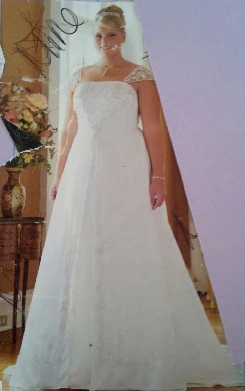 Massive Price Cuts!David's Bridal 9V9010