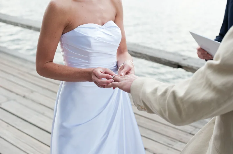 Time to Save Big!David's Bridal David's Bridal Charmeuse Gown Size 4
