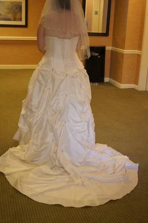 Don’t Wait – Deals Won’t Last!David's Bridal David's Bridal Ivory Wedding Dress Size 14