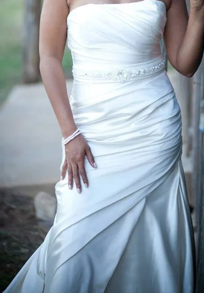 One Day Only – Huge Savings!La Sposa Fanal with veil and belt