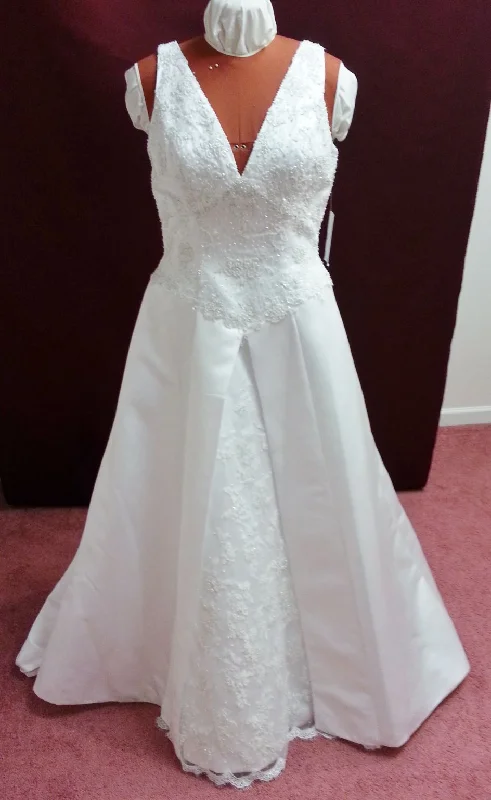 Biggest Sale of the Season!Other Jacquelin Bridal # 9415