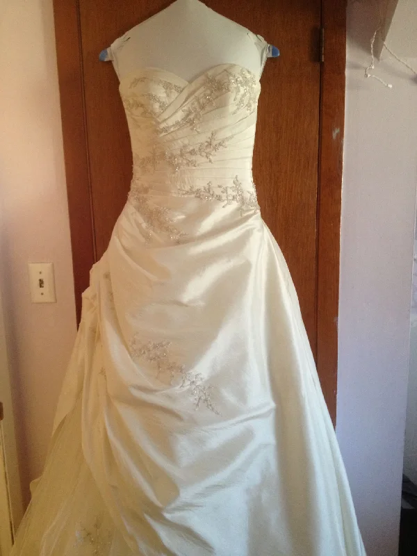 Save More When You Shop More!Pronovias Pronovias Wedding Dress
