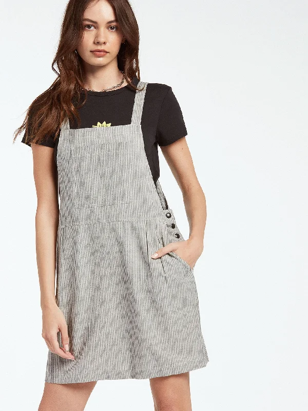 Save More with Every Purchase!Sunday Strut Dress - Black White