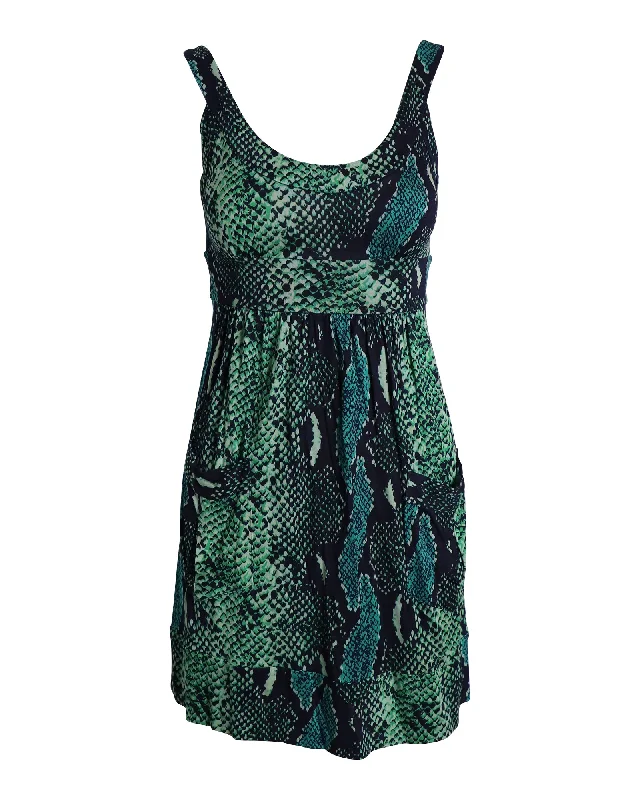 Hottest Discounts of the Year!Diane Von Furstenberg Snake Print Sleeveless Mini Dress in Green Silk Hottest Discounts of the Year!Diane Von Furstenberg Snake Print Sleeveless Mini Dress in Green Silk
