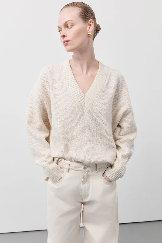 Steals and Deals Await!ZELIE CREAM MARLE LONGLINE JUMPER